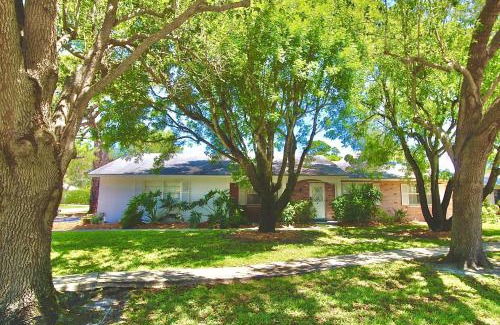 Tequesta House | Oceanfront Coastal Village Retreat with Family-Friendly Perks