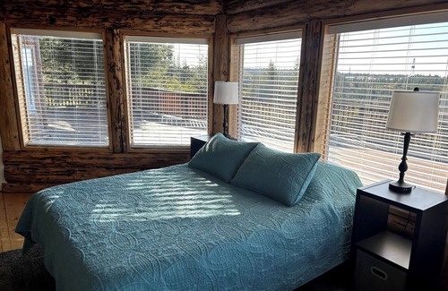 Nikolaevsk House | Coastal Vista: Family-Friendly Log Home by Cook Inlet