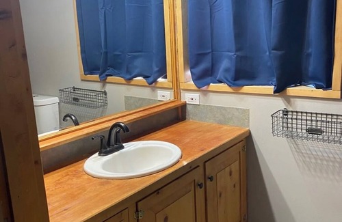 Nikolaevsk House | Coastal Vista: Family-Friendly Log Home by Cook Inlet