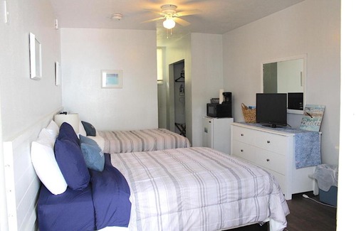 Cearra Del Ray Resort | Relaxing Coastal Waters Studio 111 with Pool Access
