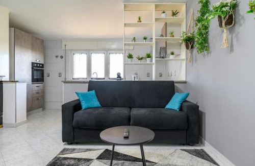 Focene Apartment | Coastal Whisper - 9 min to Airport & 700m to Sea