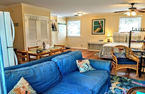 Country Club Estates Apartment | Pet-Friendly Coastal Creekfront Studio Near All Attractions