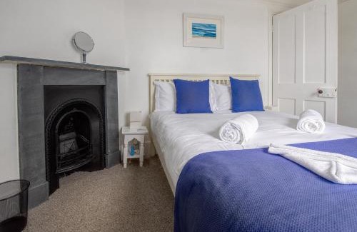 Mevagissey House | Coastguard Cottage Cornwall: Oceanfront Bliss & Pet Friendly
