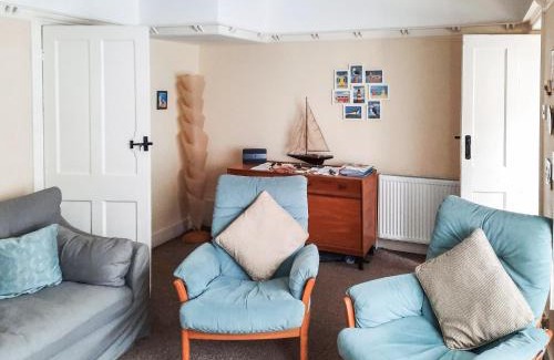 Fleetwood House | Coastguard Cottage: Pet & Child Friendly Getaway