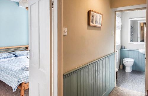 Fleetwood House | Coastguard Cottage: Pet & Child Friendly Getaway