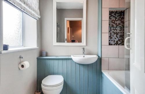 Fleetwood House | Coastguard Cottage: Pet & Child Friendly Getaway