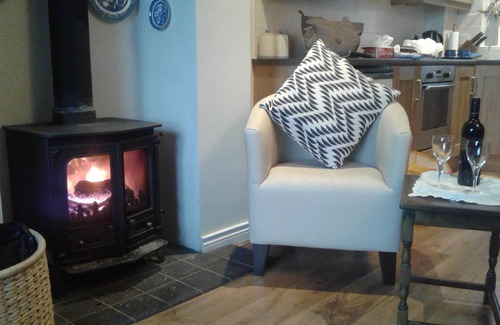 Newcastle Cottage | Coastguard Cottage: Ocean View Retreat by Newcastle Harbour