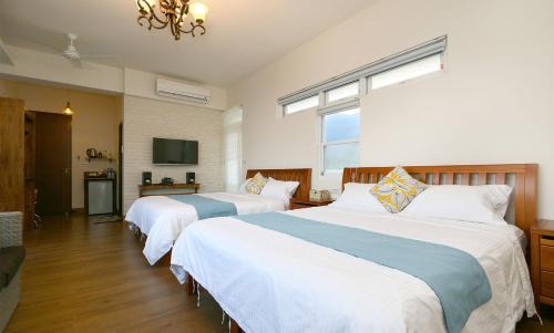 Donghe House | Guest Rated 9.7: Coastline Azure B&B with Family-Friendly Amenities