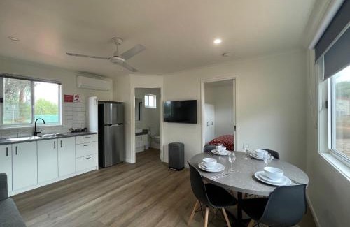 Cobar Hotel | Pet-Friendly Cobar Caravan Park with Family Amenities