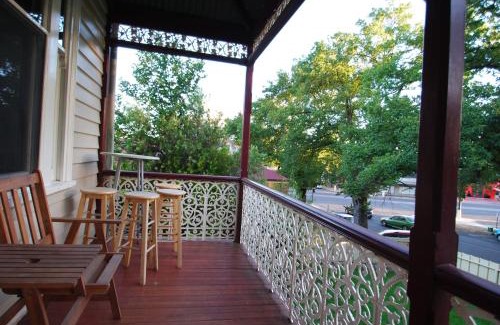 Bendigo House | Elegant Cobb & Co House: Family-Friendly Stay in Bendigo CBD