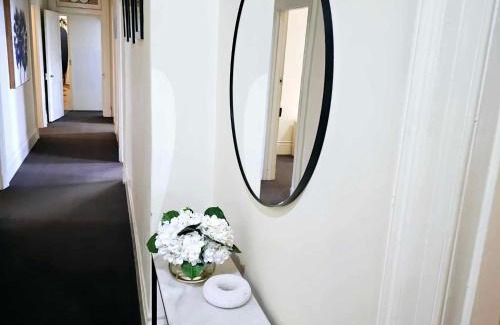 Bendigo House | Elegant Cobb & Co House: Family-Friendly Stay in Bendigo CBD