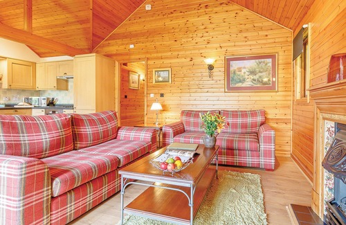 Tilford Ski Chalet | Cozy 1 Bedroom Getaway in Tilford, Farnham with Spa