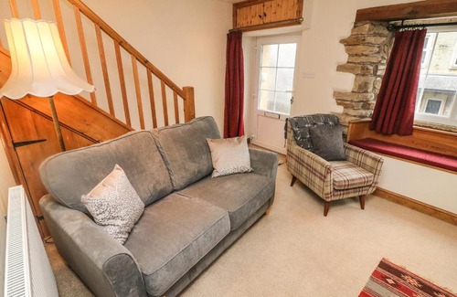 Fourstones Near Bentham House | Pet-Friendly Cobble Cottage: 5-Star Stay with Great Reviews