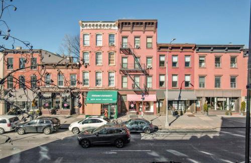 Boerum Hill Apartment | Discover Cobble Hill: 4-Star Child-Friendly Retreat