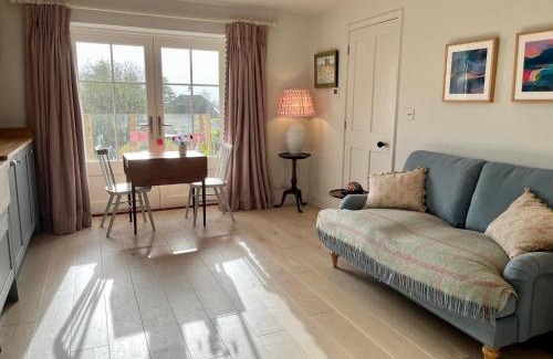 Lyme Regis Apartment | Discover Cobblers Lodge: Pet-Friendly 4-Star Retreat
