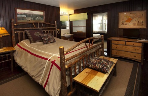 Cooperstown - Otsego Lake Cabin | Elegant Cobblescote on the Lake with Eco-Friendly Amenities