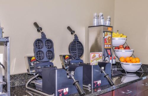 Rhinelander Hotel | Comfortable Cobblestone Hotel & Suites in Rhinelander