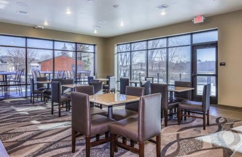 Rhinelander Hotel | Comfortable Cobblestone Hotel & Suites in Rhinelander