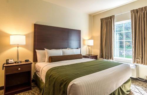 Greenville Hotel | Cozy Cobblestone Hotel & Suites in Greenville with Pool