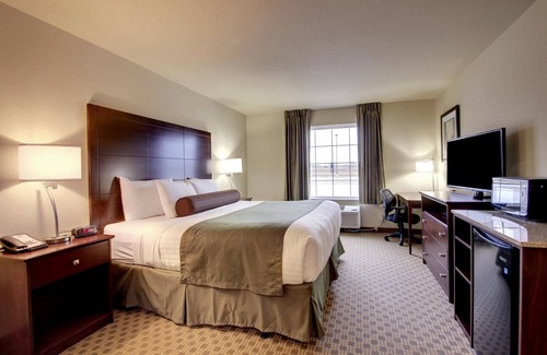 Wayne Heights Hotel | Cozy Cobblestone Hotel & Suites: Family-Friendly Retreat