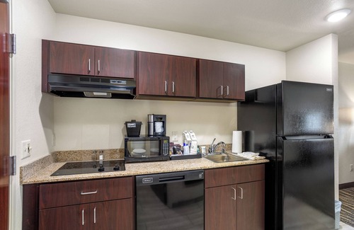 De Pere Hotel | Comfortable Cobblestone Hotel & Suites in De Pere/Green Bay