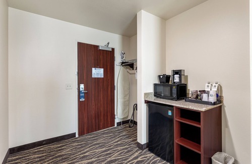 De Pere Hotel | Comfortable Cobblestone Hotel & Suites in De Pere/Green Bay