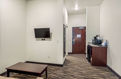 De Pere Hotel | Comfortable Cobblestone Hotel & Suites in De Pere/Green Bay