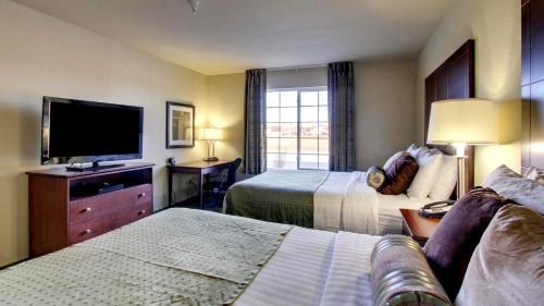 Wayne Hotel | Charming Cobblestone Hotel in Wayne with Oceanfront Views
