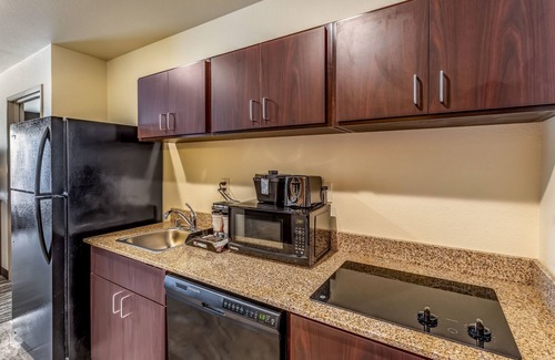 Fairfield Bay Hotel | Guest Rated 9.2! Cobblestone Inn & Suites - Fairfield Bay