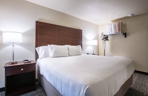 Pine Bluffs Hotel | Discover Comfort at Cobblestone Inn & Suites, Pine Bluffs
