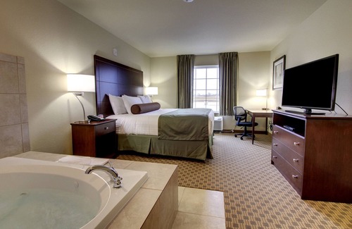 Ambridge Hotel | Discover Cobblestone Inn & Suites - Ambridge with Breakfast