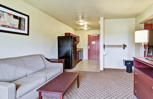 Ambridge Hotel | Discover Cobblestone Inn & Suites - Ambridge with Breakfast