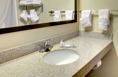 Ambridge Hotel | Discover Cobblestone Inn & Suites - Ambridge with Breakfast