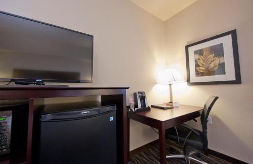 Boone Hotel | Inviting Cobblestone Inn & Suites - Boone with Hot Tub Access