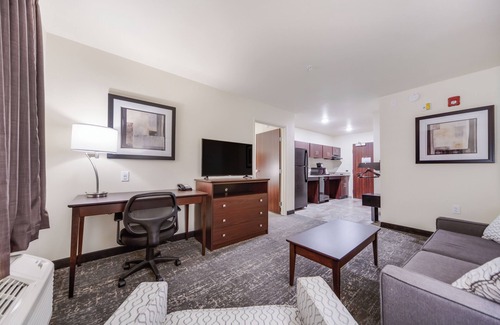 Holdrege Hotel | Family-Friendly Cobblestone Inn & Suites with Breakfast