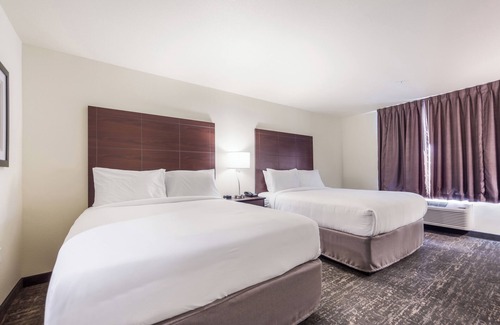 Holdrege Hotel | Family-Friendly Cobblestone Inn & Suites with Breakfast