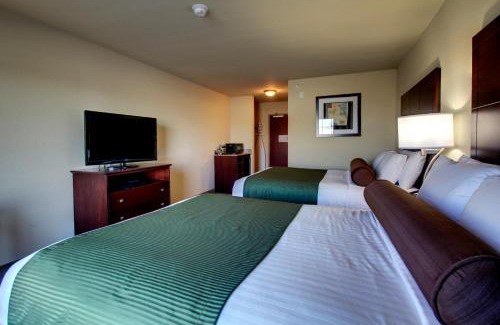 Harvey Hotel | Relaxing Retreat at Cobblestone Inn & Suites - Harvey