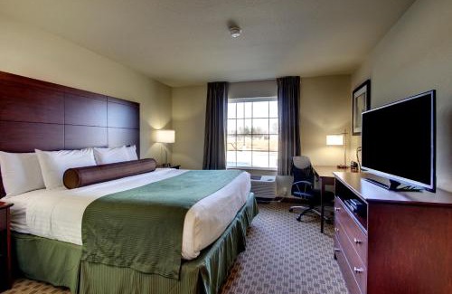 Harvey Hotel | Relaxing Retreat at Cobblestone Inn & Suites - Harvey