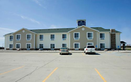 Langdon Hotel | Pet-Friendly Retreat at Cobblestone Inn & Suites, Langdon