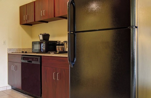 Linton Hotel | Inviting Cobblestone Inn & Suites - Linton with Spa Amenities