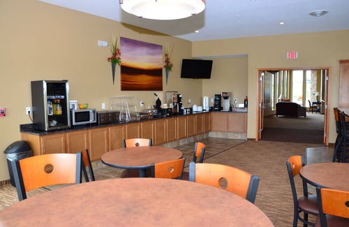 Newton Hotel | Discover Cobblestone Inn & Suites - Newton: 9.2 Rating, Pool