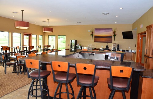 Newton Hotel | Discover Cobblestone Inn & Suites - Newton: 9.2 Rating, Pool