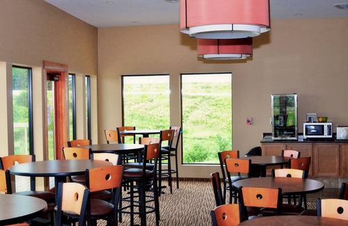 Newton Hotel | Discover Cobblestone Inn & Suites - Newton: 9.2 Rating, Pool