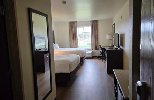 Schuyler Hotel | Pet-Friendly Retreat at Cobblestone Inn & Suites - Schuyler