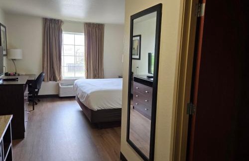 Schuyler Hotel | Pet-Friendly Retreat at Cobblestone Inn & Suites - Schuyler