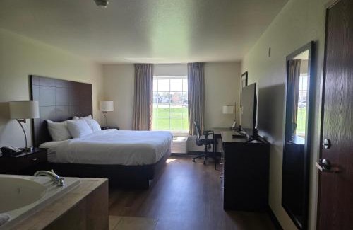 Schuyler Hotel | Pet-Friendly Retreat at Cobblestone Inn & Suites - Schuyler