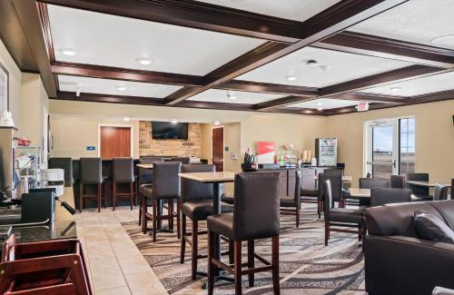Julesburg Hotel | Cozy Cobblestone Inn & Suites - Pet-Friendly Retreat