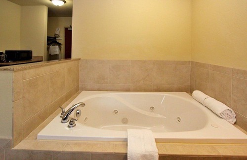 Manning Hotel | Cobblestone Inn & Suites