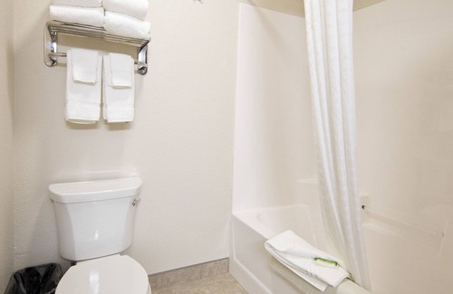 Manchester Hotel | Relax at Cobblestone Inn & Suites – Manchester: Guest Rated 9/10