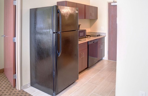 Waverly Hotel | Discover Comfort at Cobblestone Inn & Suites - Waverly